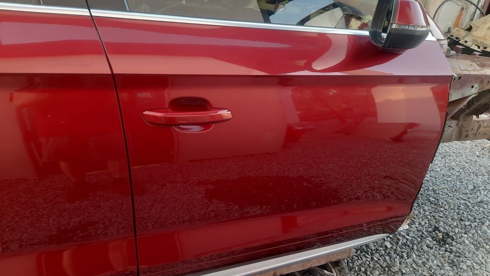 Двері дверь audi q5 80a праві вишневого кольору  LY3S  скло дзерк