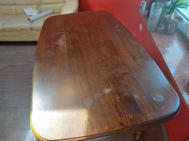 Drewniany stół i 4 krzesła