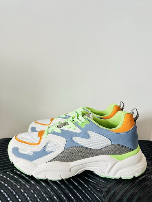 Різнокольорові кросівки Zara. Розмір 40.