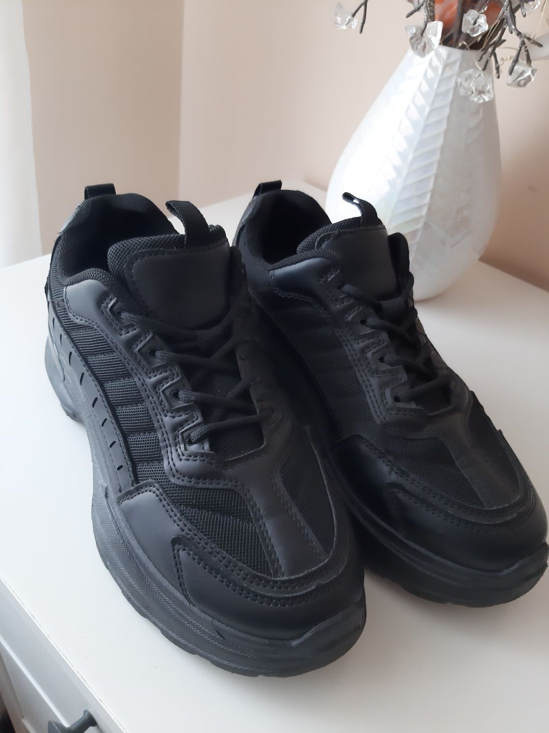 Sneakersy Vices lekkie na koturnie czarne rozm.38