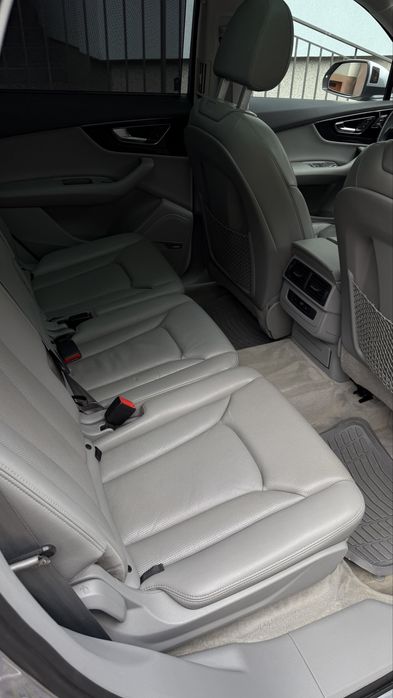 Audi q7 2017 premium plus