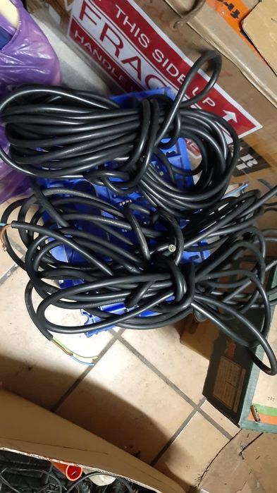 Mais de 15 metros de fio elétrico