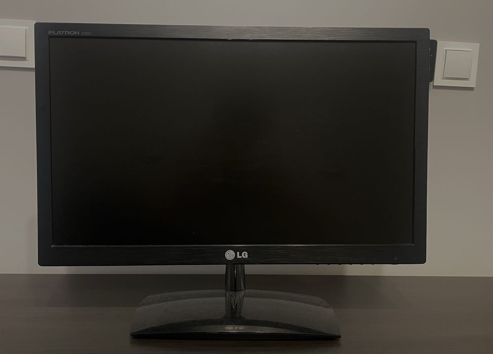 Monitor LG Flatron E2251