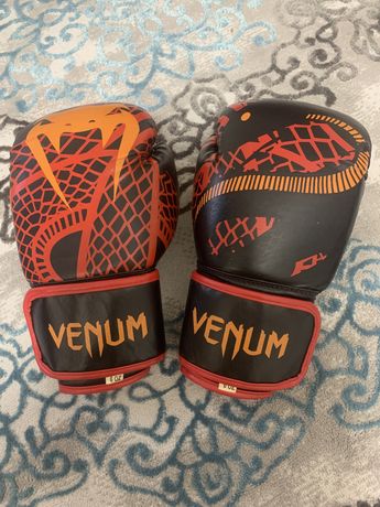 Перчатки боксерські Venum