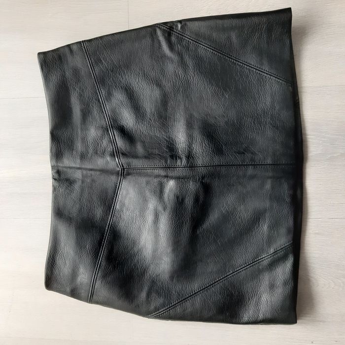 Krótka spódnica H&M 38 eco skóra czarna zamek mini black divided