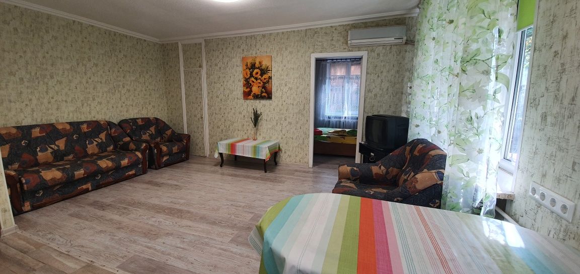 2-комнатная с хорошим ремонтом метро Дружбы Народов 100 м.