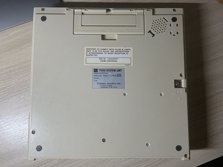 Ноутбук Toshiba T1200 1987 року