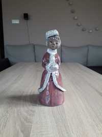 Figurka z ceramiki dama z mufką L133