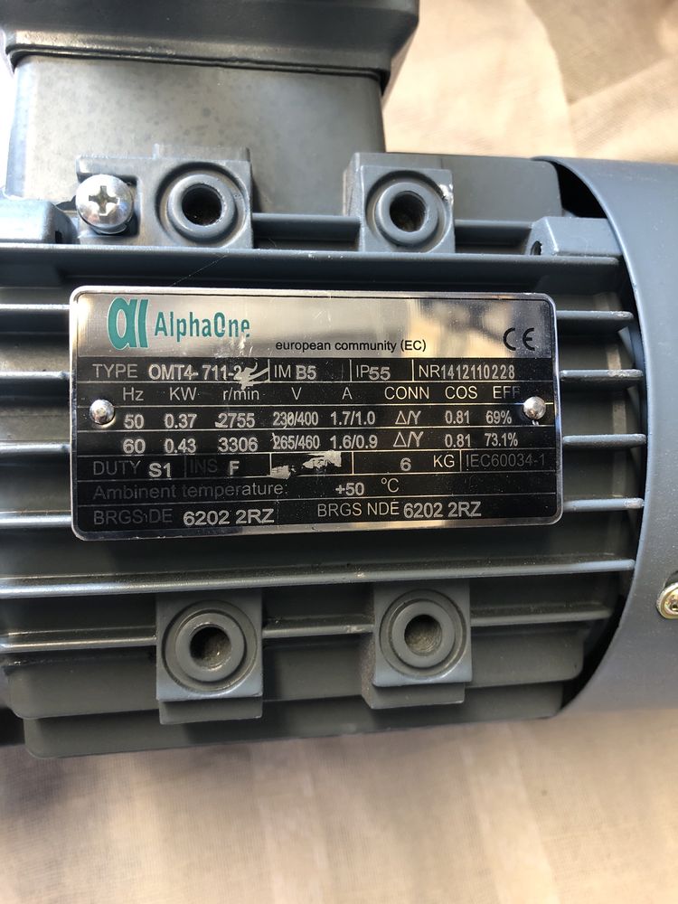 Motoreduktor 50:80 z silnikimem 0,37 kw ( 35 obr/min)