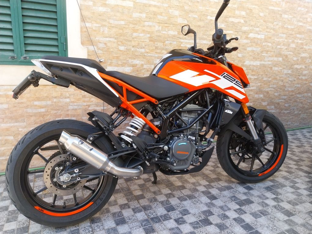 KTM Duke 125 como nova