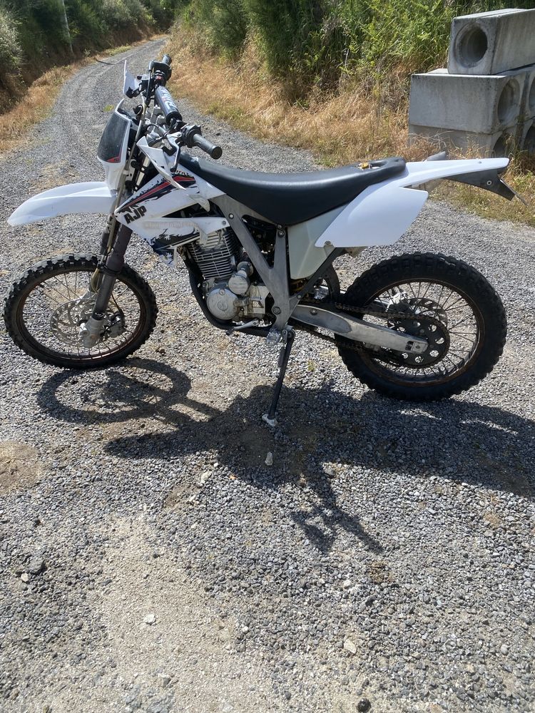 Ajp pr3 200cc matriculada
