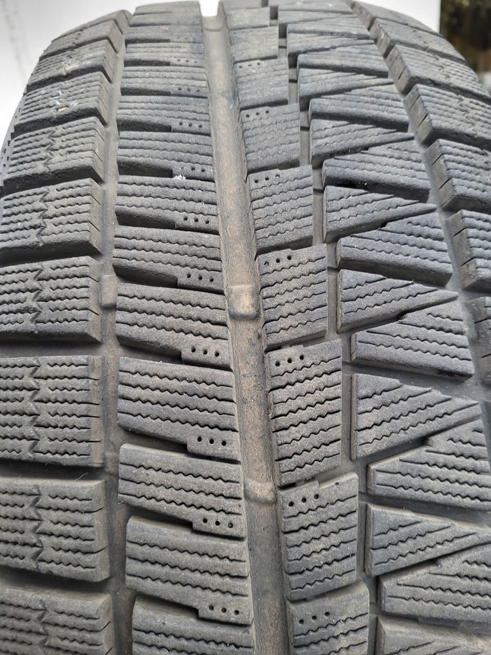 Зимняя резина Bridgestone 215 50 R17 зимние шины покрышки
