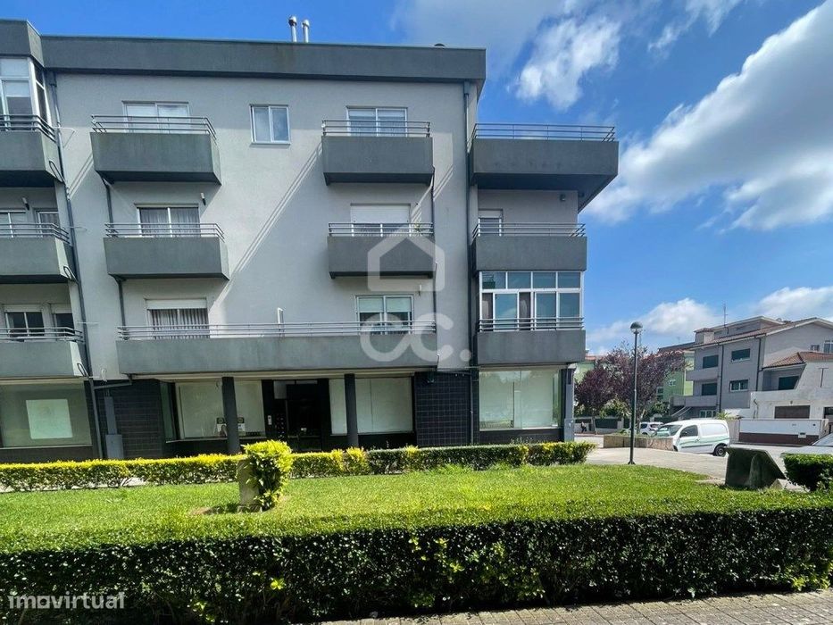 Loja Comercial no Centro de Delães - Oportunidade Única!