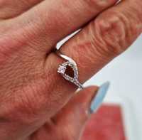 Piękny srebrny damski pierścionek z cyrkoniami 1,69g P925