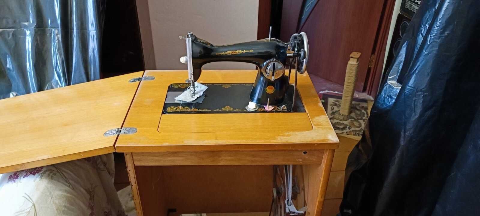 Швейна машинка з ножним приводом ПМЗ ім. Калініна