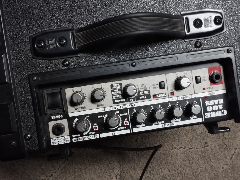 100 vatt басовий комбік Roland Cube 100 Bass