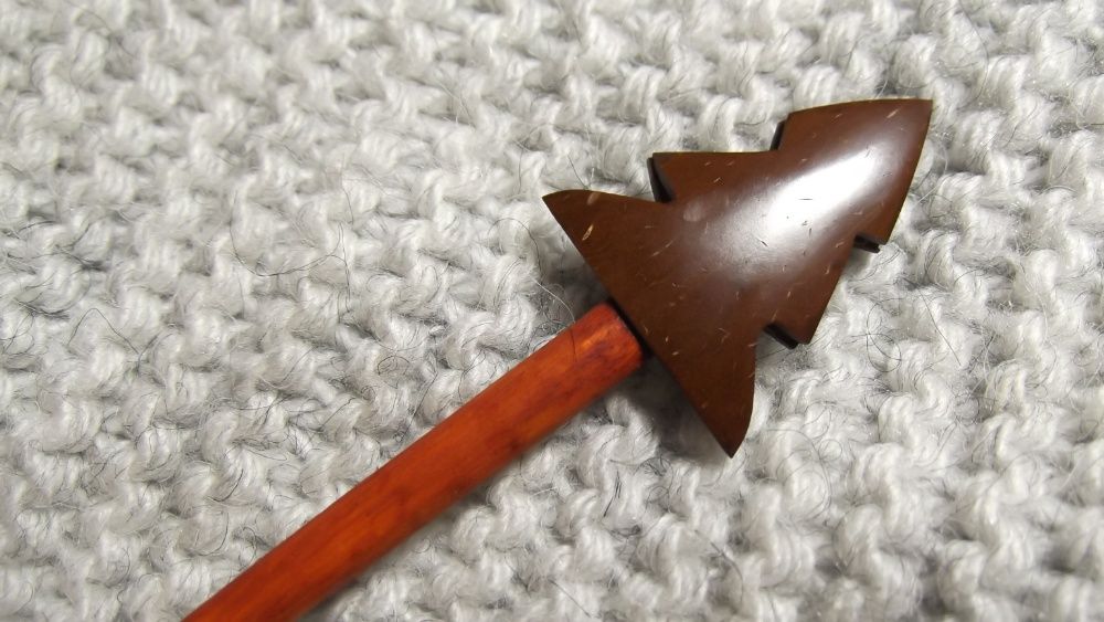 Новогодняя шпилька для волос ручной работы из дерева украшение заколка