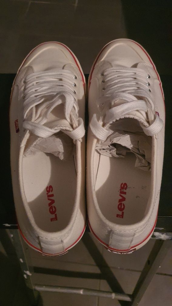 Sapatilhas Levi's, como novas