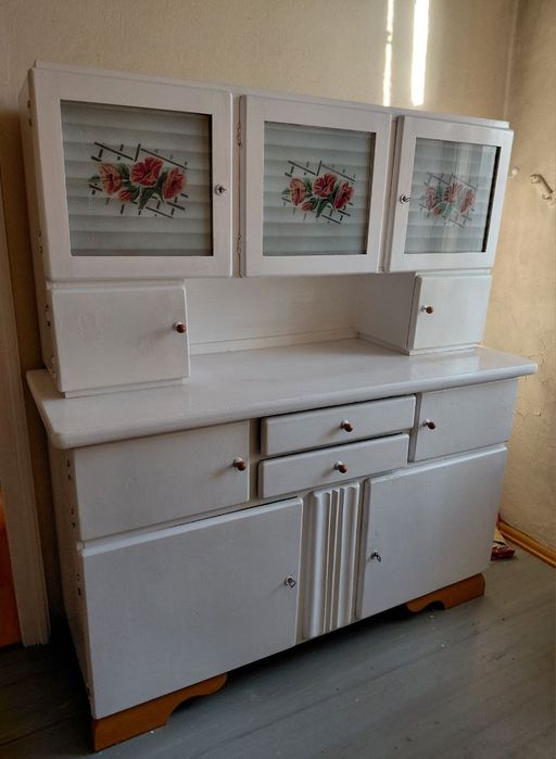 Sprzedam kredens  zabytkowy