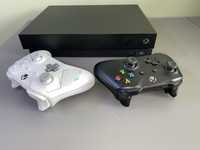 Xbox one X 1tb + dwa pady