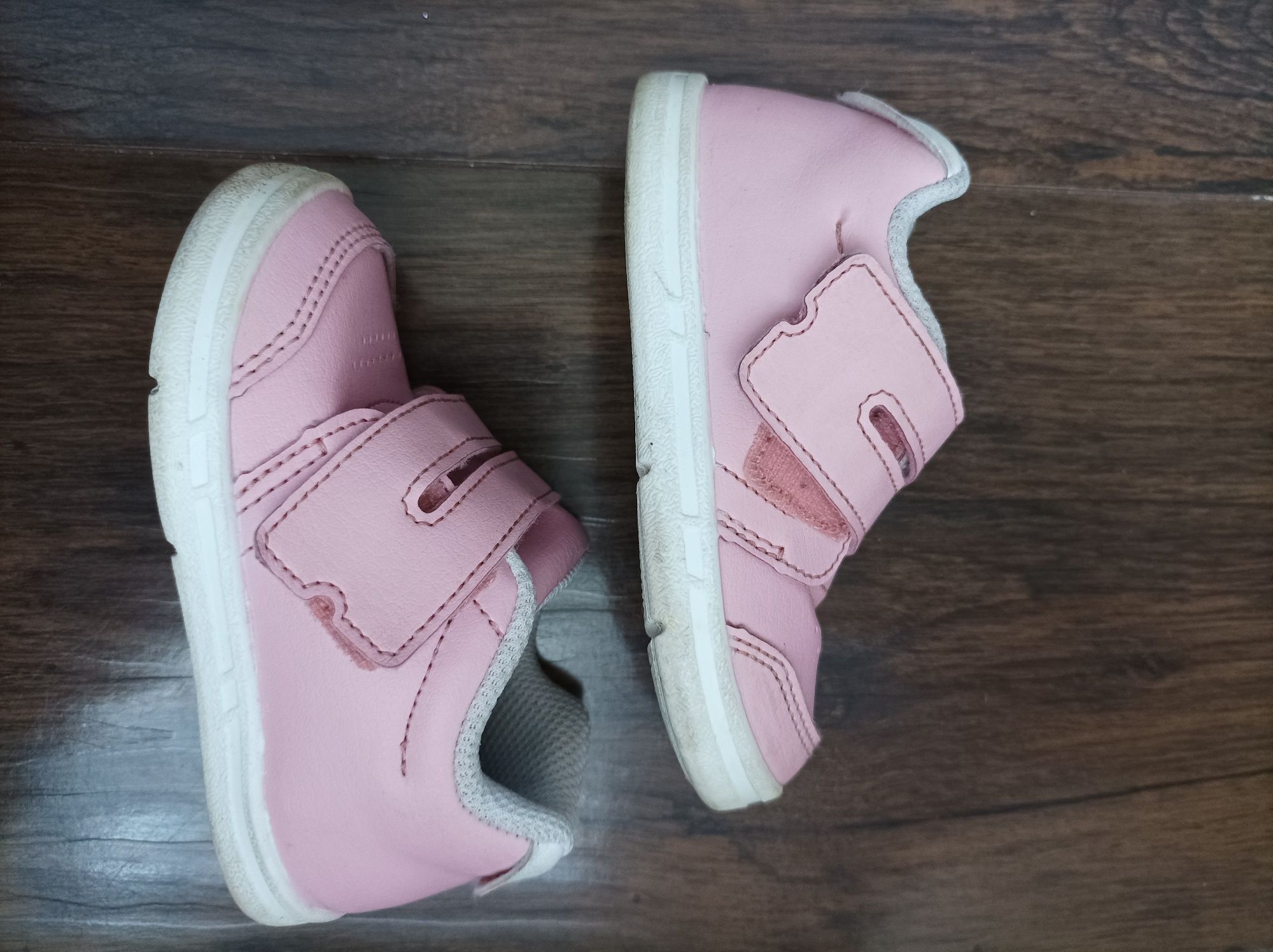 Różowe adidaski dziecięce Decathlon rozmiar 22 pudrowy róż