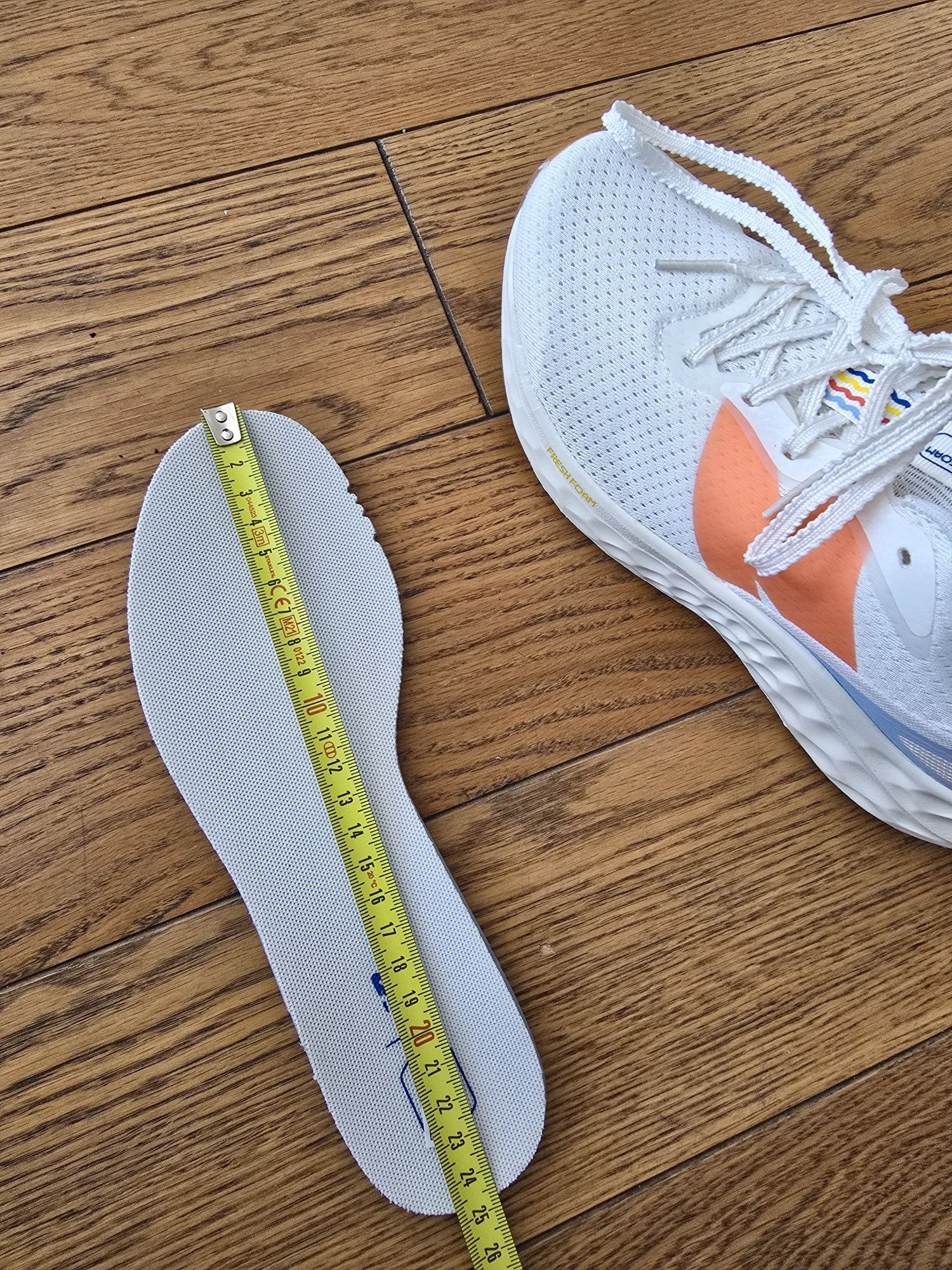 Бігові кросівки New Balance (дуже легкі)