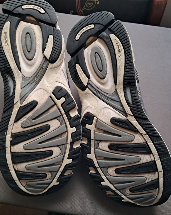 Tenis Adidas cinzentos