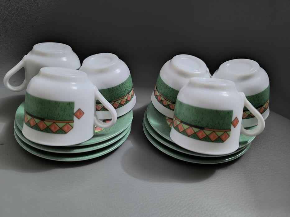 Conjunto de 10 chávenas de café e 6 de meia de leite