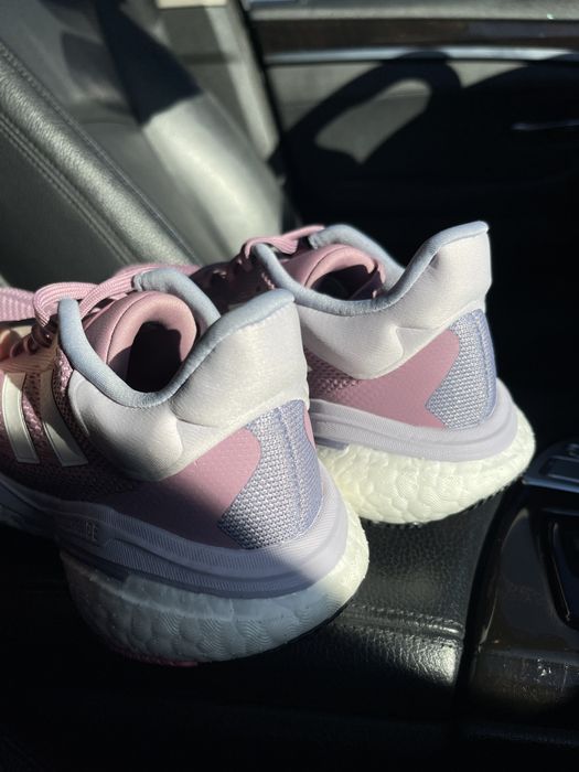 Продам кросівки adidas