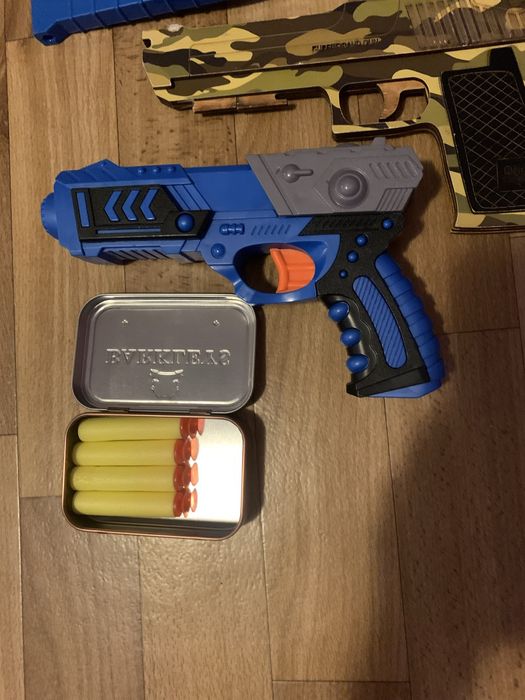 Іграшки пістолети, сніжколеп