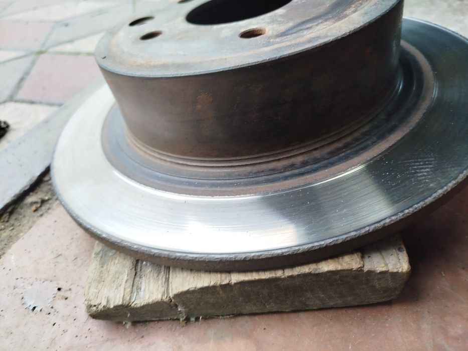 Диски тормозні задні Ніссан кашкай 1.6 бензин 2011 рік.Ціна за штуку.