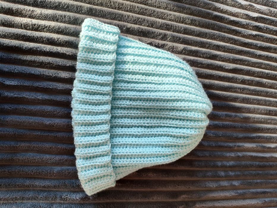 Jasno niebieska błękitna czapka beanie ręcznie robiona na szydełku