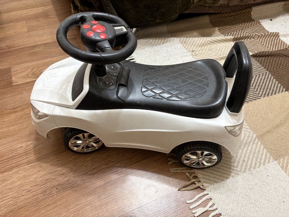 Продам дитячу машинку-толокар