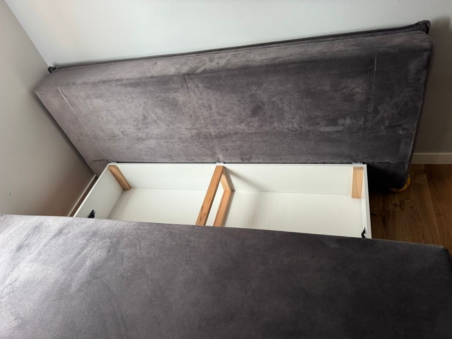 Rozkladana sofa z funkcją spania.