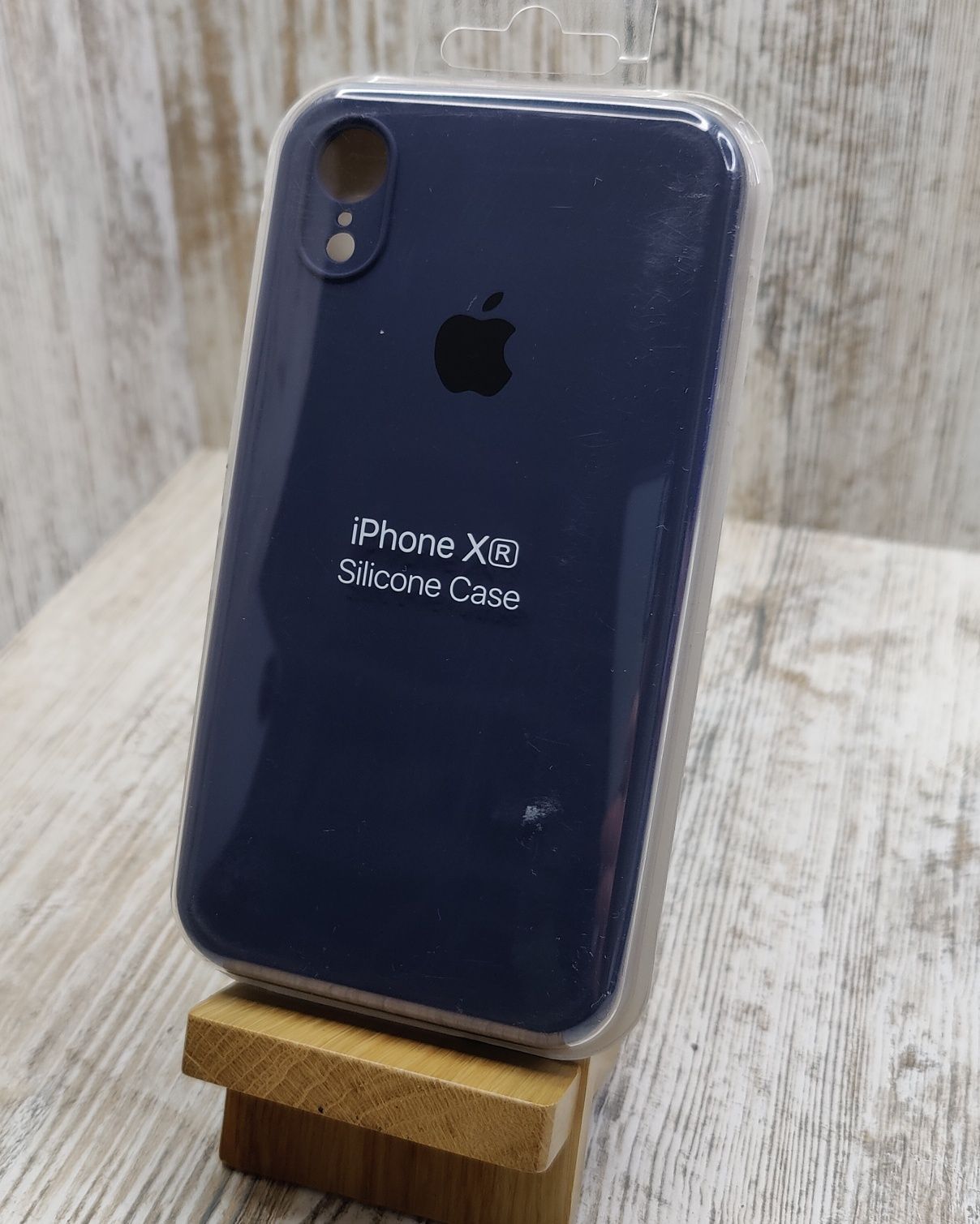 Чехол квадратный Silicone Case на iPhone XR. Прямые грани