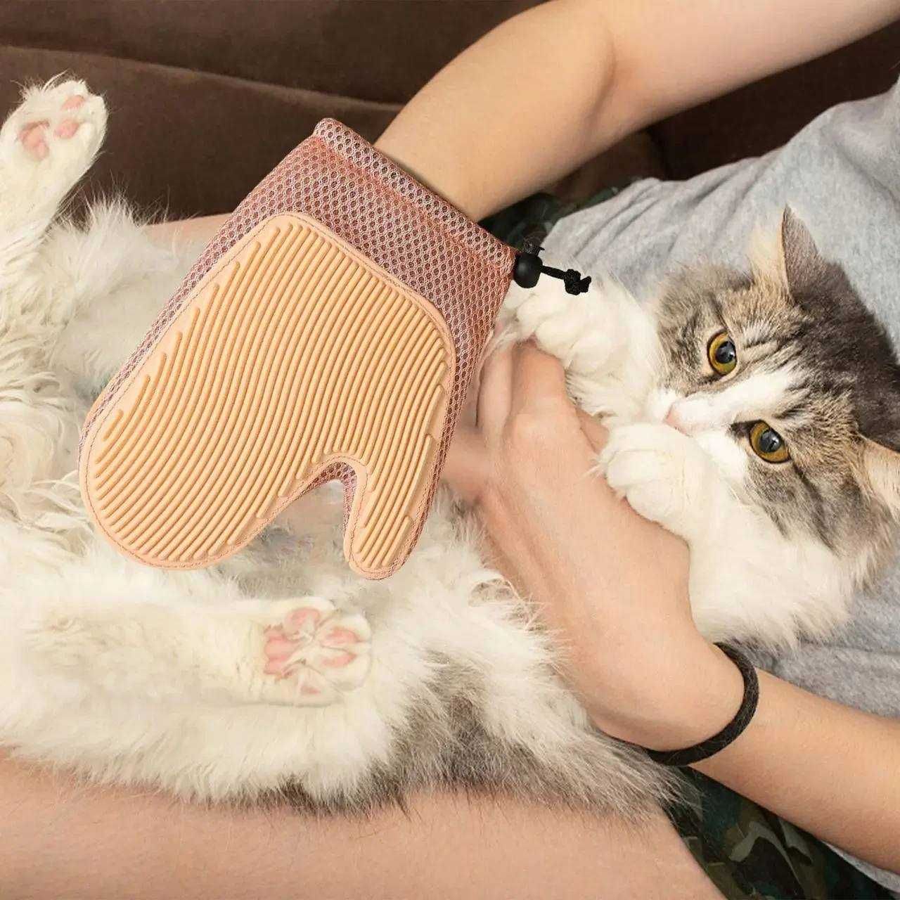 Рукавичка масажна щітка для видалення вовни котів та собак