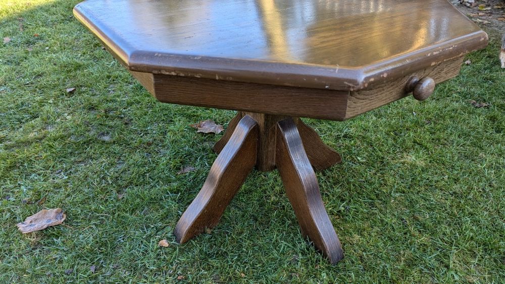 Stolik kawowy dębowy z szufladkami do ogrodu altanki