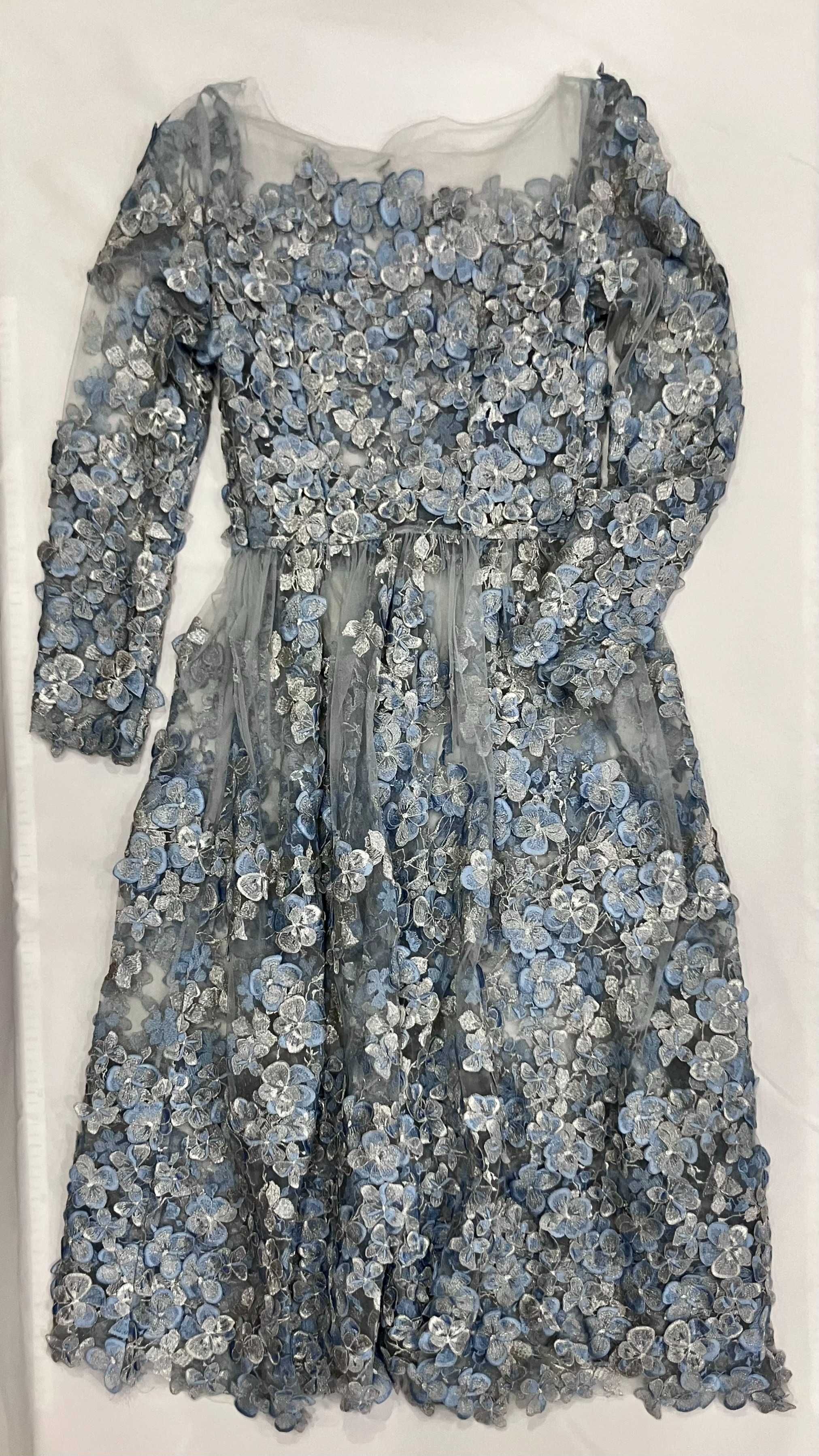Ekskluzywna, zjawiskowa, unikatowa sukienka koronkowa baby blue