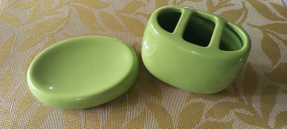 Mydelniczka pojemnik na szczoteczki i pastę komplet