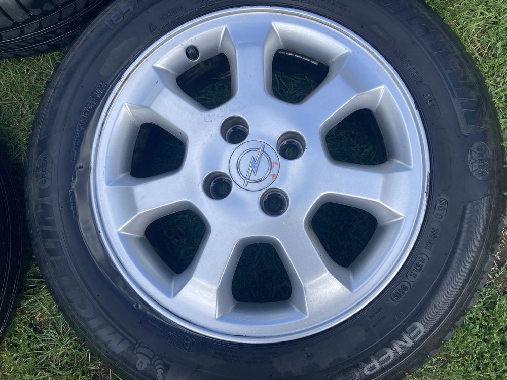 Alufelgi 4x 100 4 sztuki z Astry G