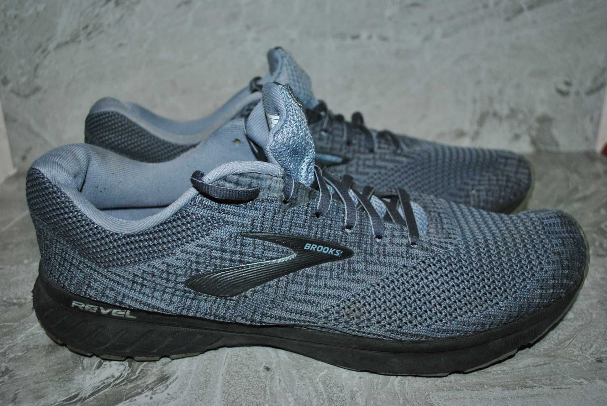 кроссовки brooks 47 р серые