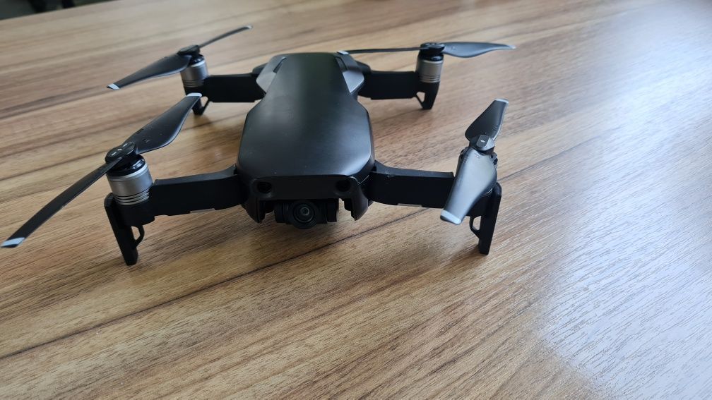 Квадрокоптер DJI MAVIC AIR