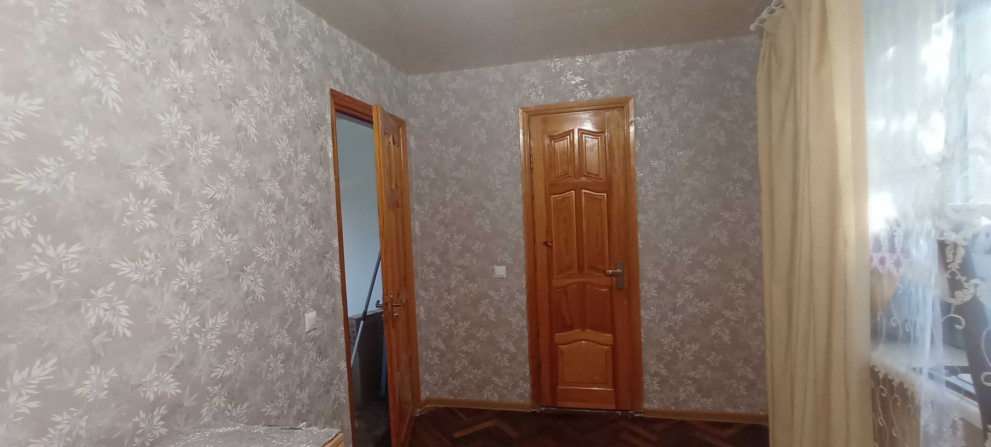 Продається  2 кім. квартира м. Бережани центр