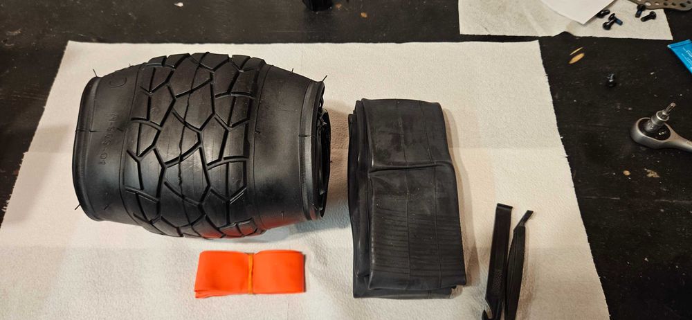 Komplet Opon 20"x3" z dętkami do elektryka