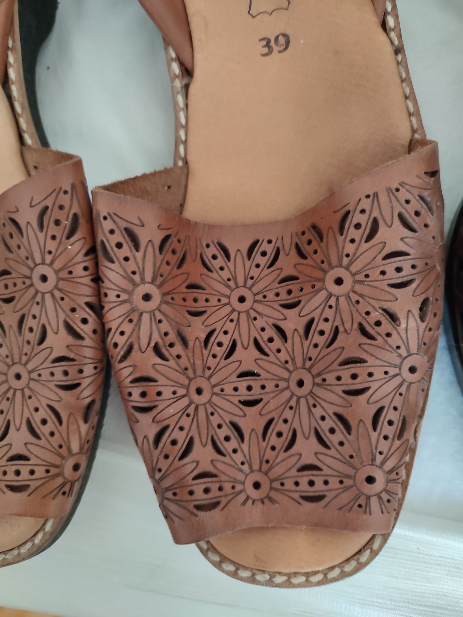 5 pares de sandálias