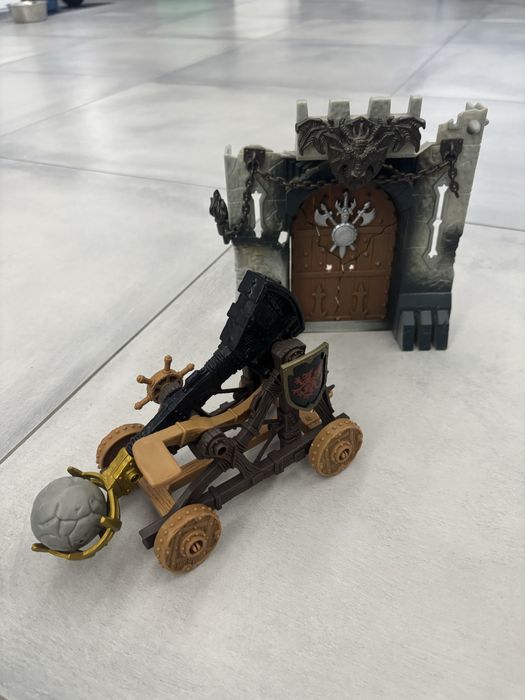 Zabawkowy taran i katapulta