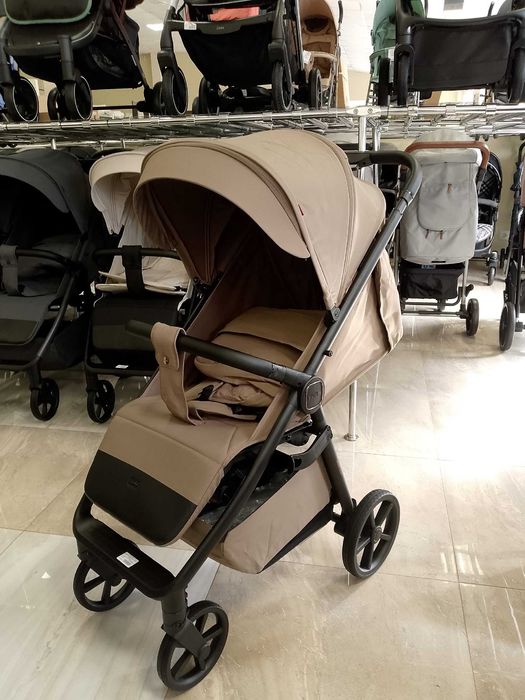 Прогулянкова коляска Carrello Bravo Carbon з LED підсвіткою