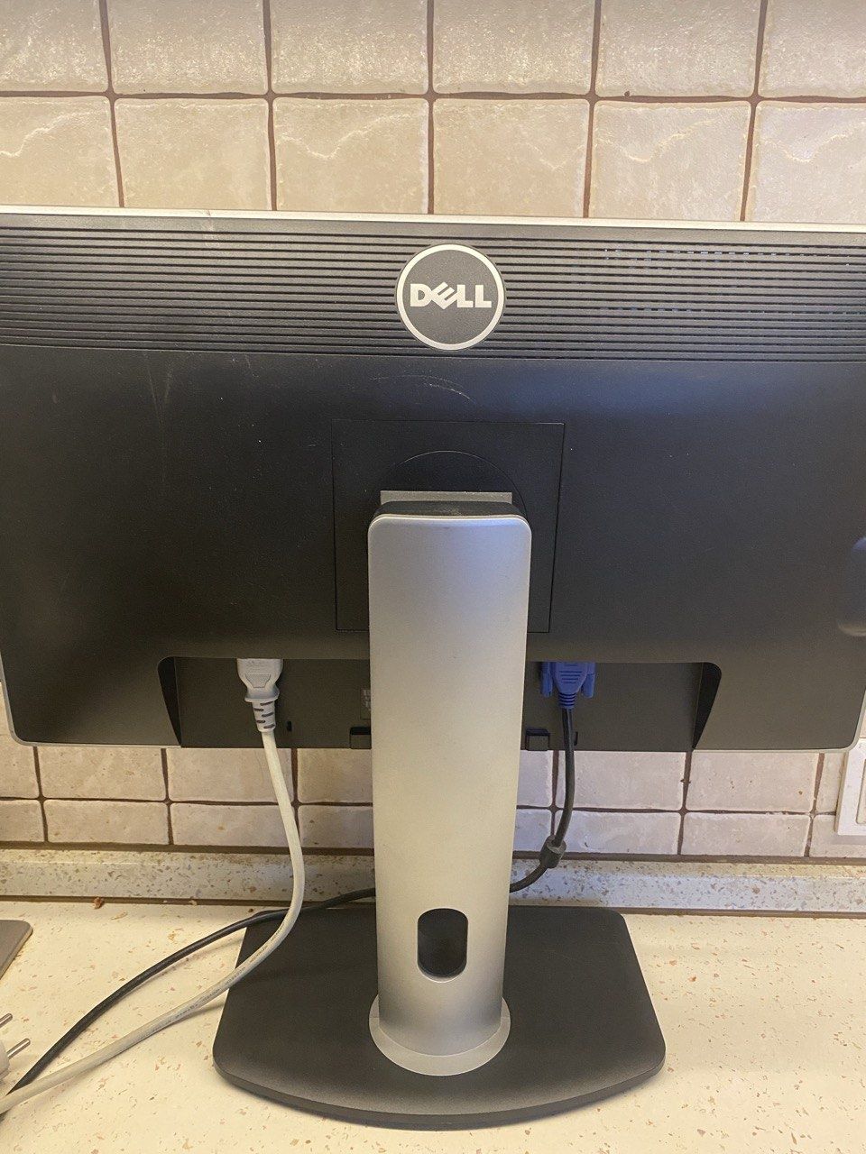 Монітор DELL 61см діагональ
