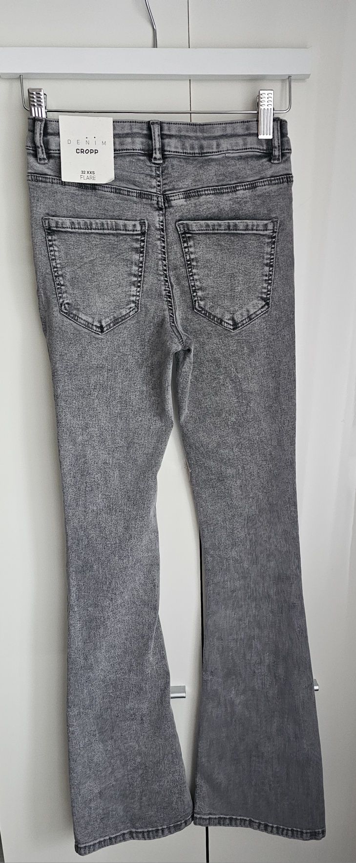 Cropp dzwony jeansy spodnie r.XXS/XS r.32