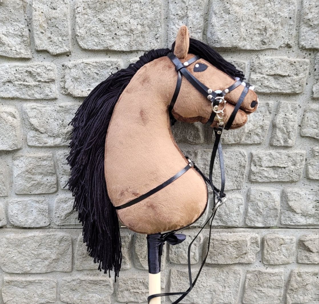 Hobby horse brązowy (KOKOS 5) z ogłowiem + napierśnik GRATIS / A3